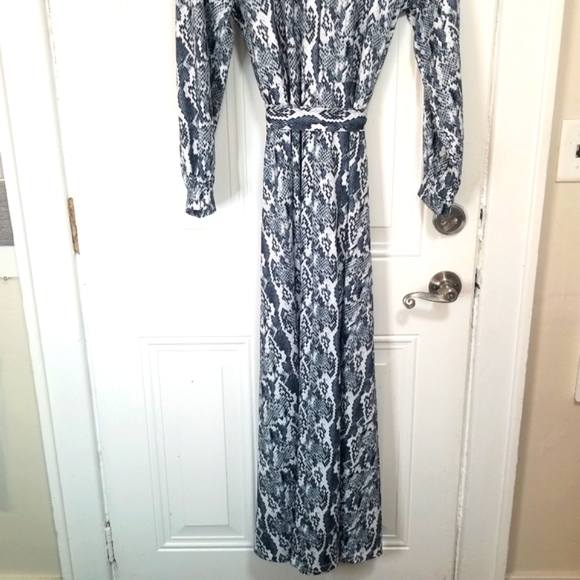 Eloquii Faux Wrap Maxi Dress in Snake Skin Print. Size: 16. - Picture 7 of 11